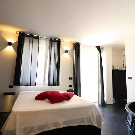 Blackwhite Apartment *