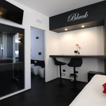 Apartment Blackwhite *